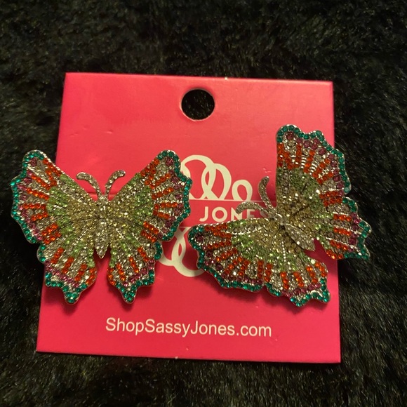 Sassy Jones Earrings - Picture 1 of 1